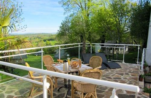 Banes House | Bungalow Confortable en Campagne à Argences-en-Aubrac avec Piscine