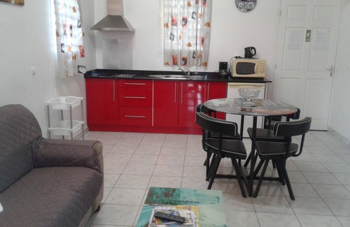 Damencourt House | Bungalow f3 with pool