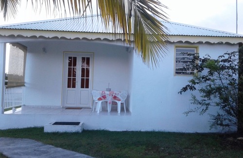 Damencourt House | Bungalow f3 with pool