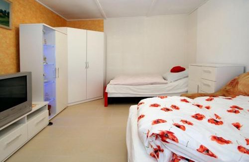 Marzahn-Hellersdorf House | Bungalow Gartenidyll, Berlin