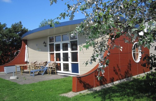 's-Gravenzande House | Bungalow in Delft with Nautical Charm