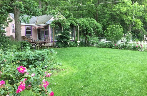Saratoga Springs House | Bungalow, suites or home on East Side of Saratoga Lake The Best Of All Worlds
