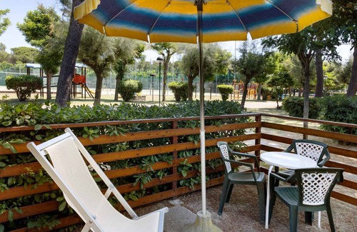 Casal Borsetti House | Bungalow with air conditioning, internet, garden and pool
