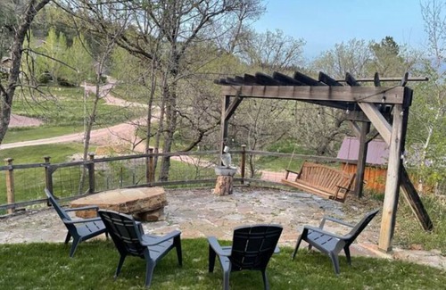 Hermosa Cabin | Bunk House At Gold Creek: Rustic Lux Cabin Near Mt. Rushmore & Custer State Park