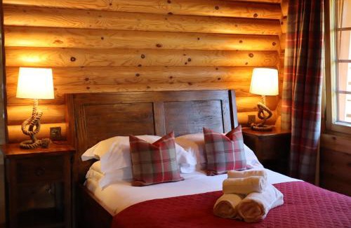 Berwick-upon-Tweed Ski Chalet | Bunnahahbain - Two Bedroom Luxury Log Cabin with Private Hot Tub