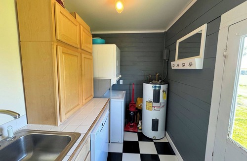 Chincoteague House | Bunting House - Waterfront w/Shared Dock - Close to town . Pet friendly.