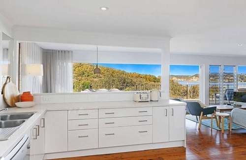 North Avoca House | BUONA VISTA | Views, short walk to beach | Accom Holidays