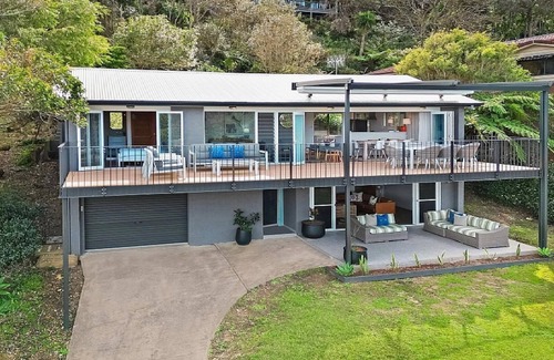 North Avoca House | BUONA VISTA | Views, short walk to beach | Accom Holidays