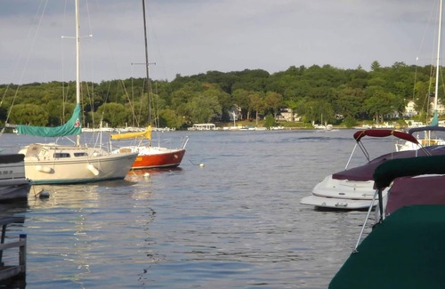 Williams Bay Boat Rental | Buoy for RENT on Geneva Lake
