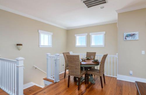 Oceanmarsh Subdivision House | Buried Treasure - Great Marsh Views on Harbor!