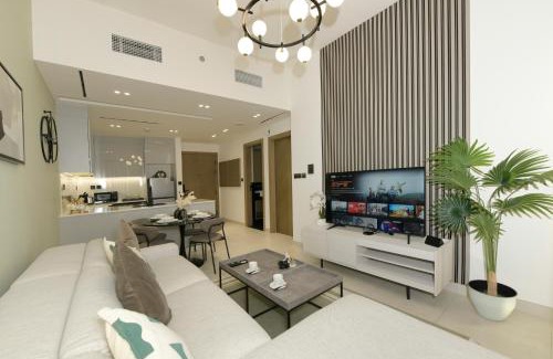 Business Bay Apartment | Burj Khalifa Poolview 1BR Apartment for 4 people