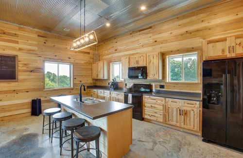 Burkesville Cabin | Burkesville Cabin, 3 Mi to Dale Hollow Lake!