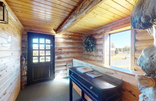 Island Park Cabin | Burley Bear on IP Golf Course, Free Wifi, 2Br + Loft, Private HotTub, 25 Mins to YNP