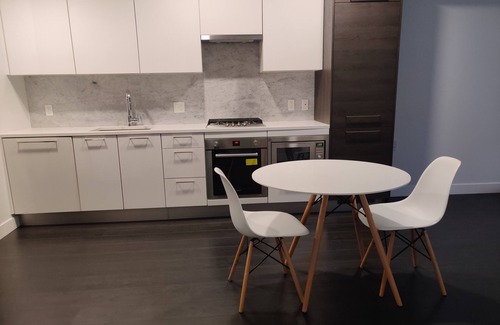 Metrotown Condo | Burnaby Metropolis Metrotown/1bedroom Condo/Skytrain Across the Street/Pool/Gym