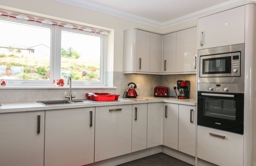 Eyre Cottage | BURNSIDE COTTAGE, luxury holiday cottage, with open fire in Portree