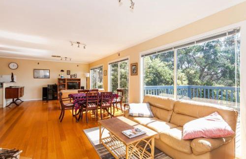 Anglesea House | Bushlark - BYO Linen