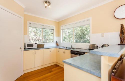 Anglesea House | Bushlark - BYO Linen