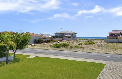 Geographe House | Busselton Beach House with WIFI- Beautiful Busselton Beach House with beachviews