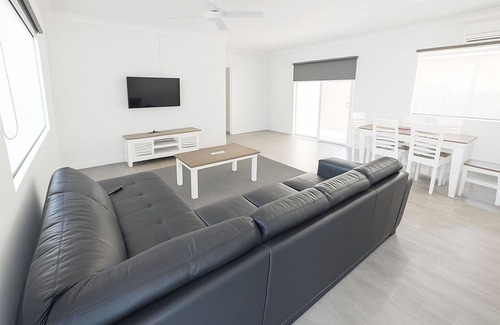 West Busselton Hotel | Busselton Gale Street Motel and Villas