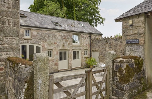 Ivybridge Cottage | BUTTERBROOK COACH HOUSE, pet friendly, with open fire in Ivybridge