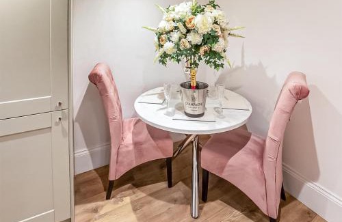 Yarm House | Buttercup Cottage - Uk45969