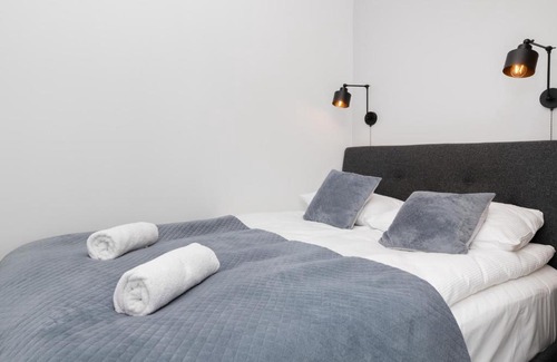 Osowa Apartment | Butterfly Apartment with Parking by Noclegi Renters