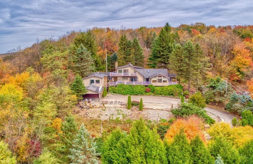 Champion House | Buy 2 Nights, get one free! Oct and Nov Special! Great Skiing at Seven Springs!