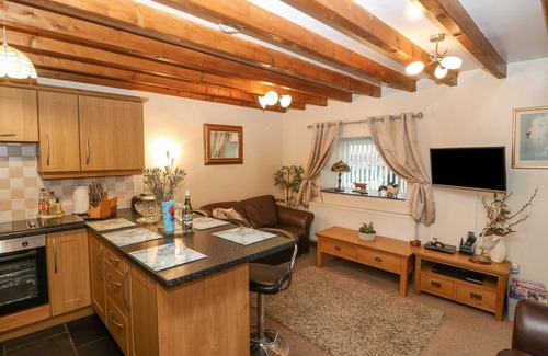 Garndolbenmaen Cottage | Bwthyn Ael Y Bryn