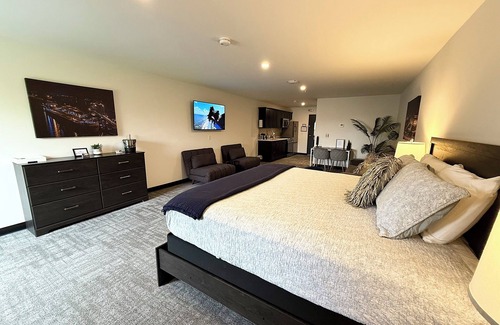 Sandusky Hotel | By Cedar Point Sports Force Kalahari Sleeps 6!