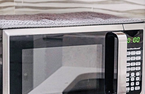 Lake Park House | BY THE BEACH WITH A POOL! PRIVATE GUEST STUDIO APT. WITH A FULL KITCHEN & BATH!