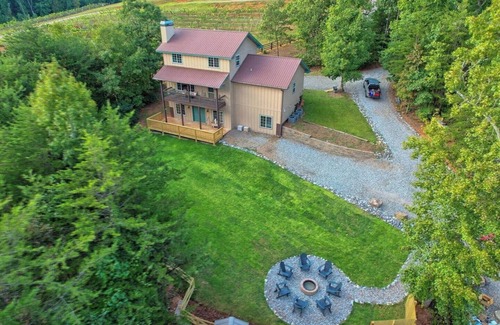 Cleveland Cabin | By the Vineyard- 10 min to Helen