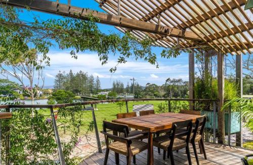 Brunswick Heads House | Byron Bay Accom 8 South Beach Lane Riverhouse