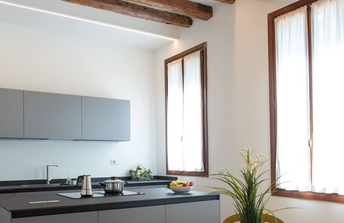 Burano Apartment | Cà del Glicine - charming apartment on the canal