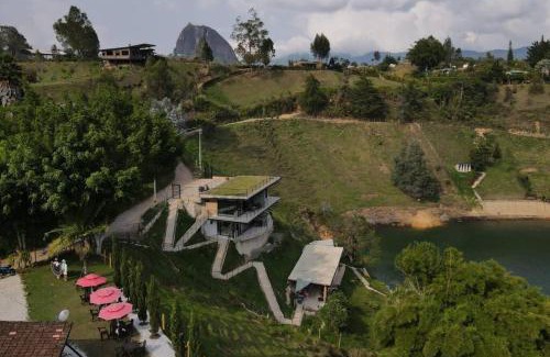 El Penol Apartment | Cómoda cabaña con vista a la represa