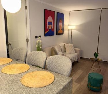 Downtown Santiago Apartment | Cómodo y amplio depa con estacionamiento