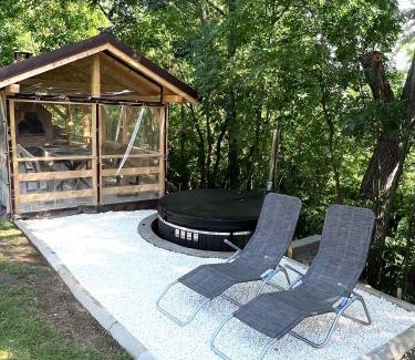 Sarmizegetusa Cabin | Căbănuțele de lângă râu