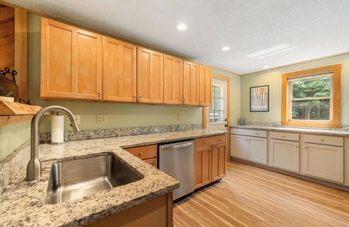 Bethel Ski Chalet | C-Howder Chalet Dog Heaven! Huge Fenced Yard