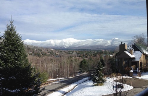 Bretton Woods House | C11 Top Rated Townhome. Great views, fireplaces, wifi, AC! Short walk to slopes, and dog friendly!