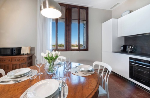 Santa Maria in Stelle Apartment | Ca’ delle Contesse Luxe Waterfront Liberty Villa