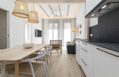 El Cabanyal Apartment | Ca La Leni Beach II. WiFi + Air Conditioned