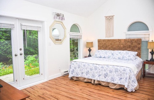 Maple Ridge House | Marin Riverside Lodge
