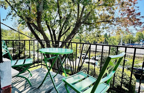 Hochelaga-Maisonneuve House | Chez Ping/Near a metro station, free parking and a sunny place to stay