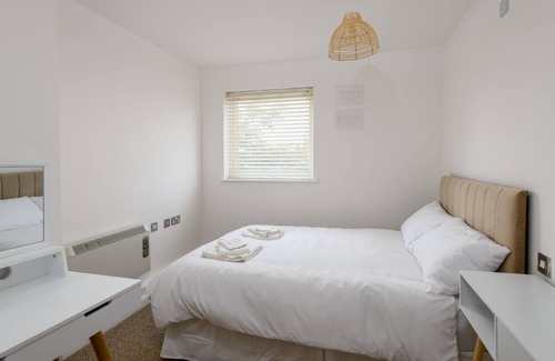 Gabalfa Apartment | CA.PHN - Modern 2 bedroom flat with parking in Cardiff