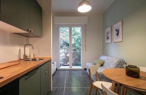 Bolognina Apartment | CA' ROJI Bologna - Private Garden