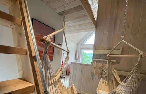 Sainte-Marguerite-du-Lac-Masson Cabin | Vrbo Property