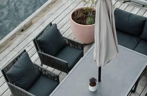 Halfmoon Bay House | The Float House Lodge at Secret Cove