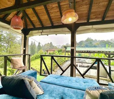 Guarne House | Cabaña Blanca Guarne cerca a Metrocable ARVI