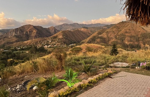 Vilcabamba Cabin | Cabaña con Excelentes Vistas en Vilcabamba