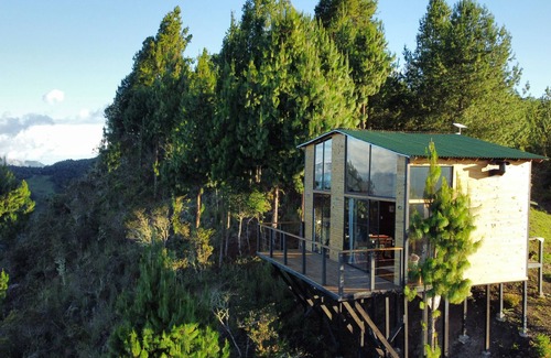 Macanal Cabin | Cabaña de Lujo con Vista de 270° en Medio de la Montaña Colombiana