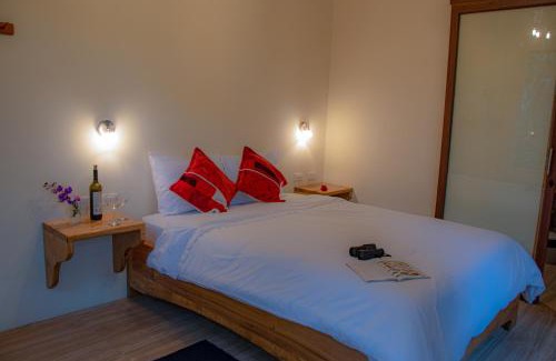 Mindo Cabin | Cabañas Armonía y Jardín de Orquídeas